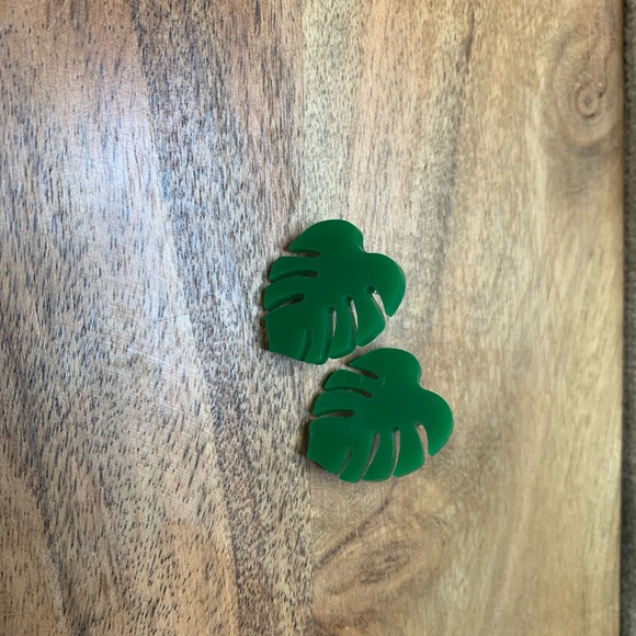 Monstera leaf studs - Picture 2 of 3